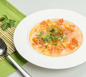 Bors cu legume de sezon – vegan