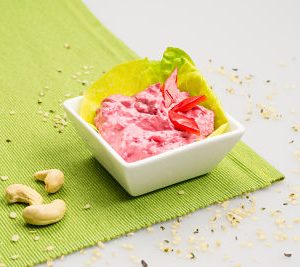 Crema din caju cu sfecla si canepa decorticata – raw