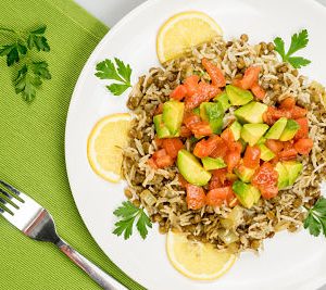 Orez cu linte si dressing de avocado – vegan