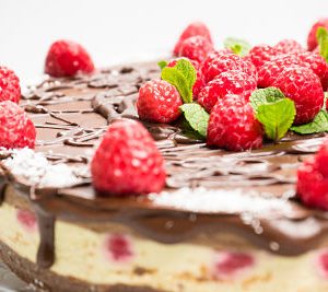 Tort ciocolata vanilie zmeura – raw