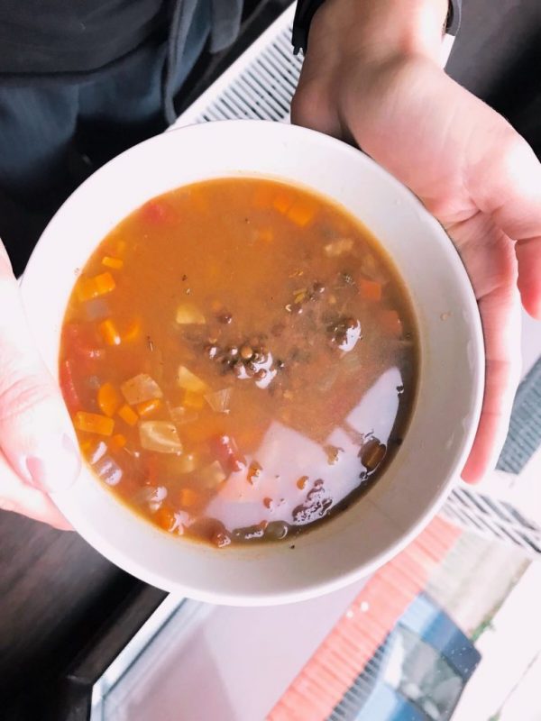 ciorba de linte neagra ciorba de linte neagra