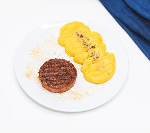 Beyond Meat (proteină de mazăre) cu piure de păstârnac şi ţelină – vegan (1)_opt