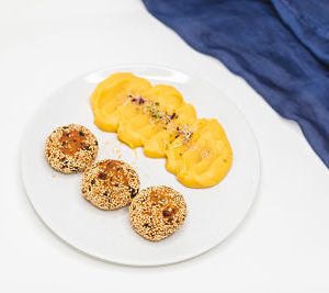 Chifteluţe din năut cu piure păstârnac şi ţelină – vegan (11)_opt (1)