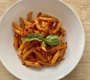 penne cu rosii, ciuperci si busuioc