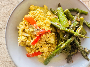 Sparanghel cu omleta tofu